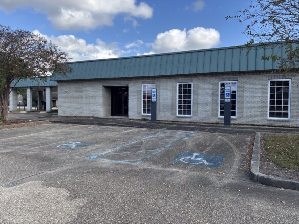 More Photos Of 2927 S Sherwood Forest Blvd, Baton Rouge Bank For Sale