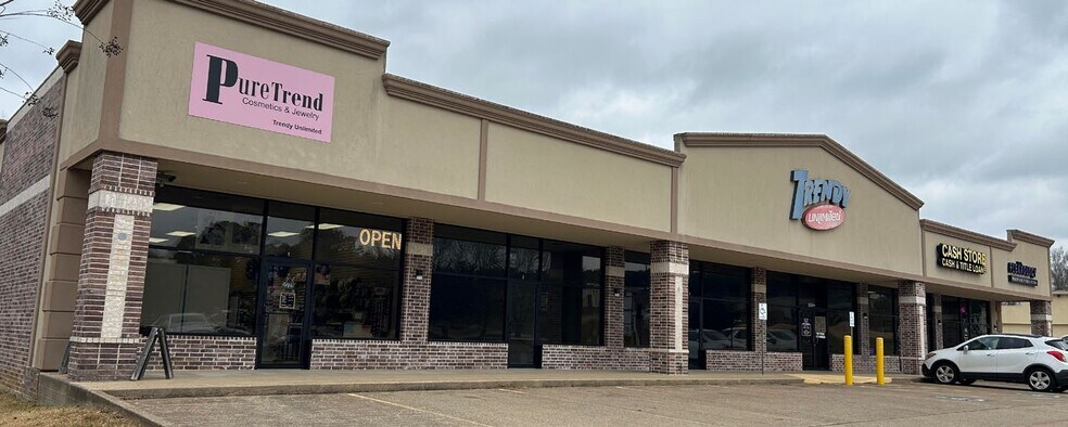 More Photos Of 1023 N University Dr, Nacogdoches Storefront For Lease