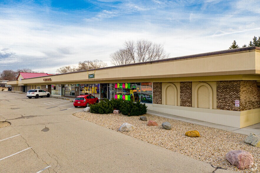 More Photos Of 195-209 Cottage Grove Rd, Madison Storefront For Lease