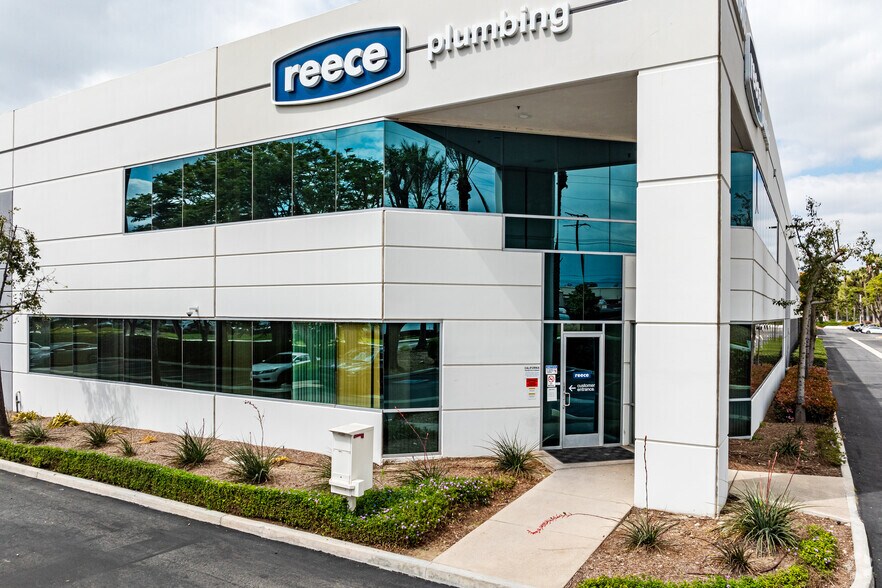 More Photos Of 10509 Business Dr, Fontana Warehouse For Lease