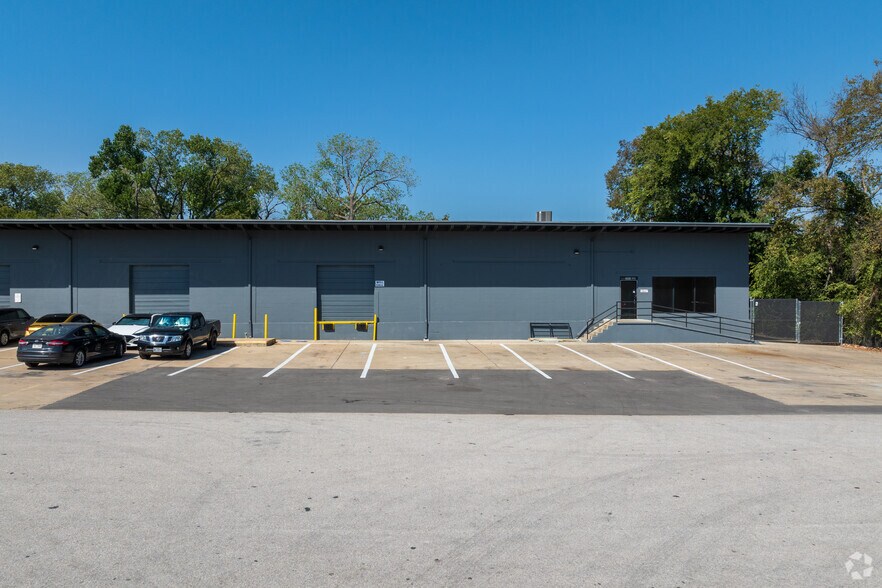 More Photos Of 3905 Warehouse Row, Austin Warehouse For Lease