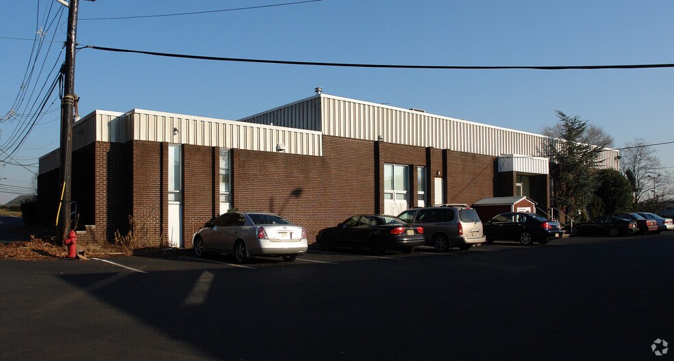 Primary Photo Of 431 N Midland Ave, Saddle Brook Flex For Lease