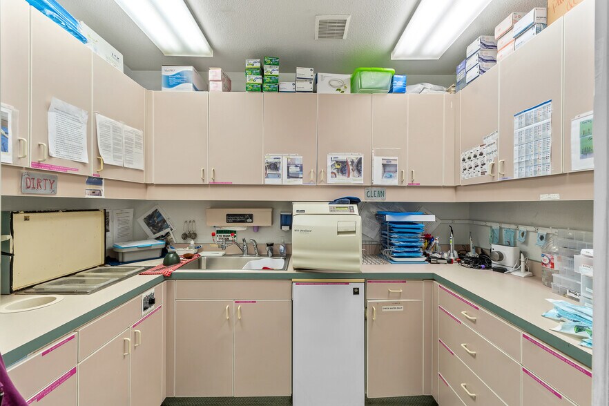 More Photos Of 235 W Noble Ave, Visalia Medical For Sale