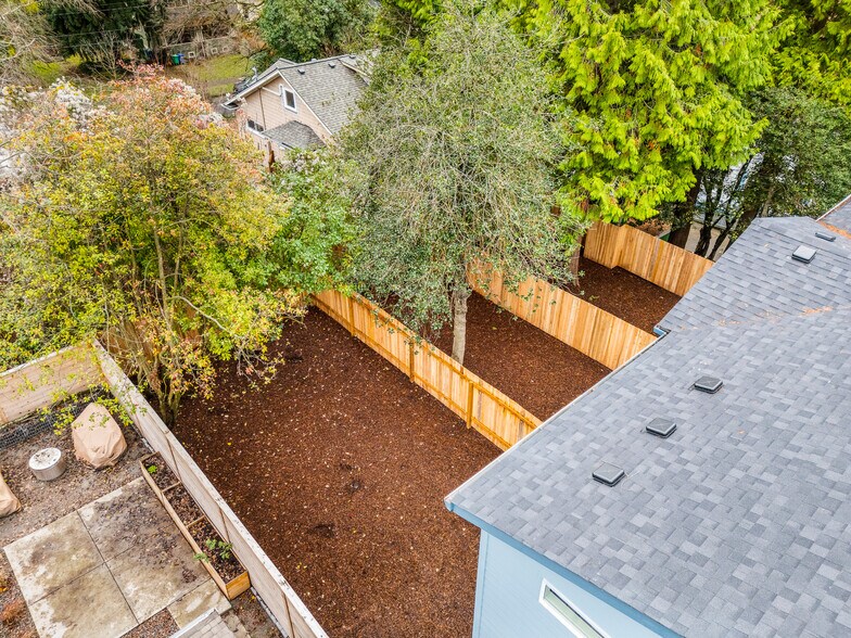 More Photos Of 2478 SE Lincoln St, Portland Multifamily For Sale