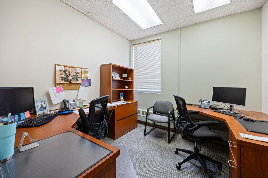 More Photos Of 19 Lunar Dr, Woodbridge Medical For Lease