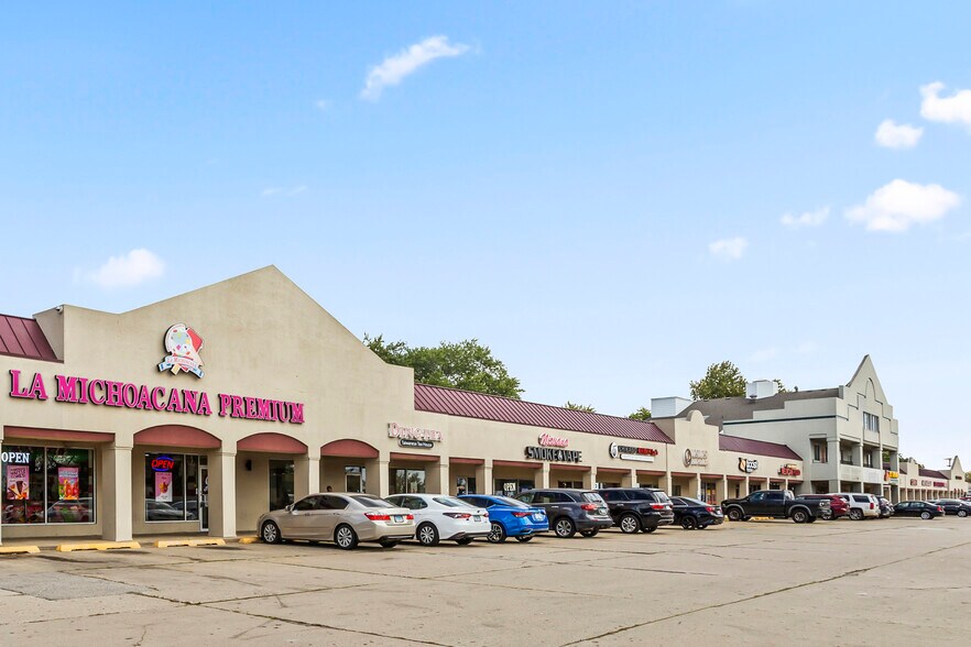 More Photos Of 2202-2230 W Algonquin Rd, Rolling Meadows General Retail For Sale