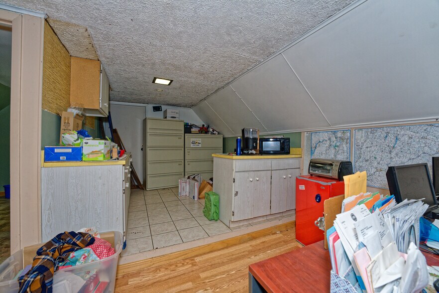 More Photos Of 671 Mariaville Rd, Schenectady Garden Center For Sale