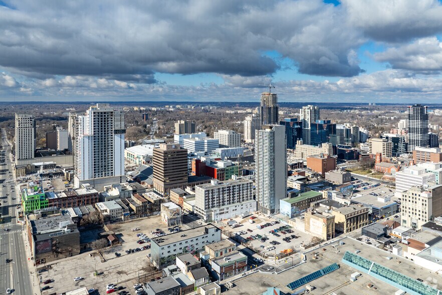 More Photos Of 186 King St, London Apartments For Lease