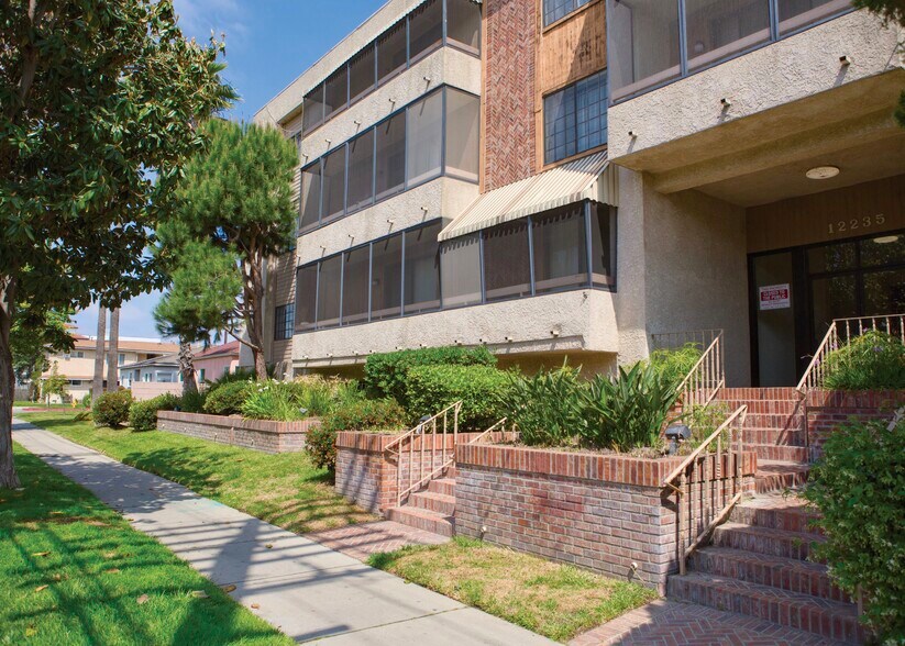 More Photos Of 12235 Magnolia Blvd, Valley Village Apartments For Sale