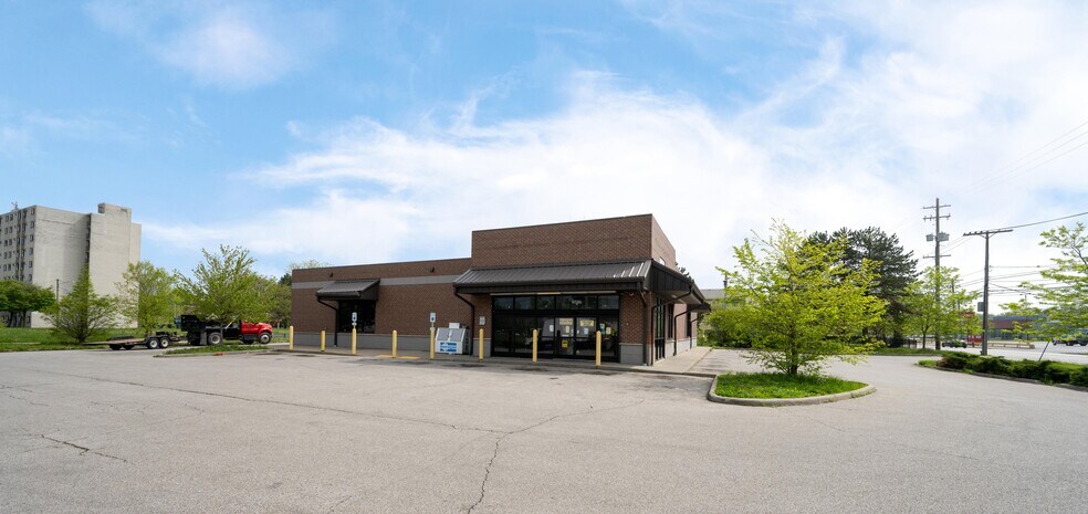 Primary Photo Of 16015 Lake Shore Blvd, Cleveland General Retail For Lease