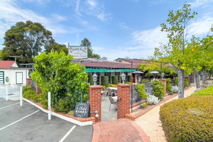 More Photos Of 405 N San Pedro Rd, San Rafael Restaurant For Sale