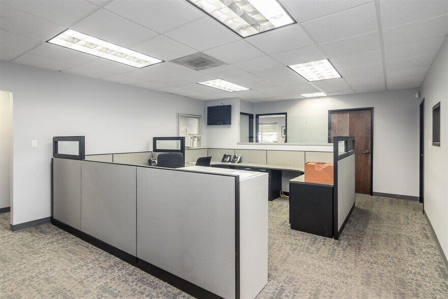 More Photos Of 1745 Gardena Ave, Glendale Office For Sale