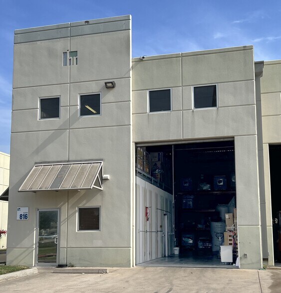More Photos Of 5750 N Sam Houston Pky E, Houston Warehouse For Lease