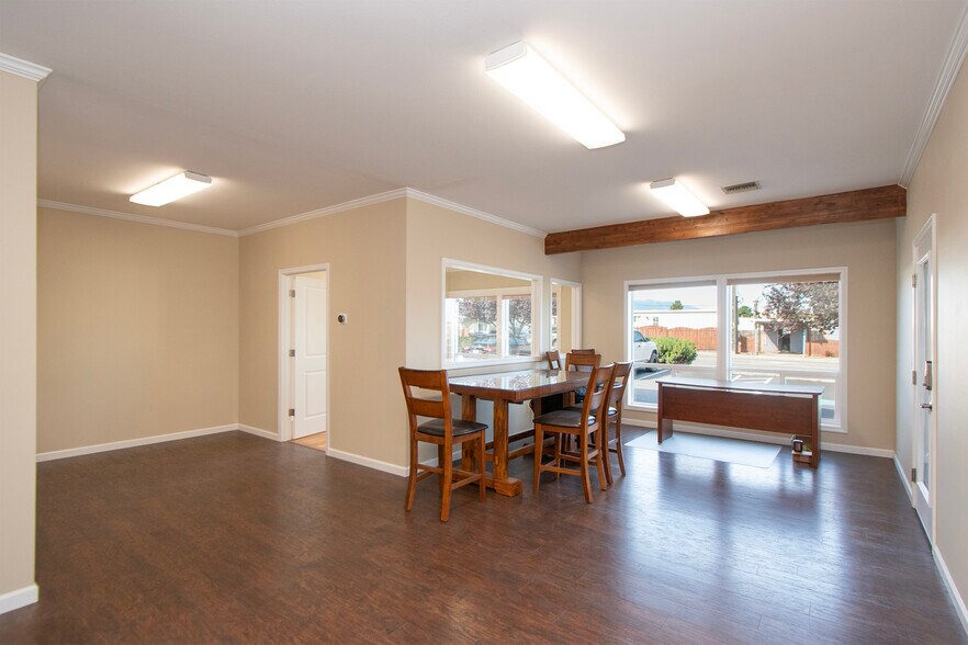 More Photos Of 495 Spruce St, Sequim Office For Sale