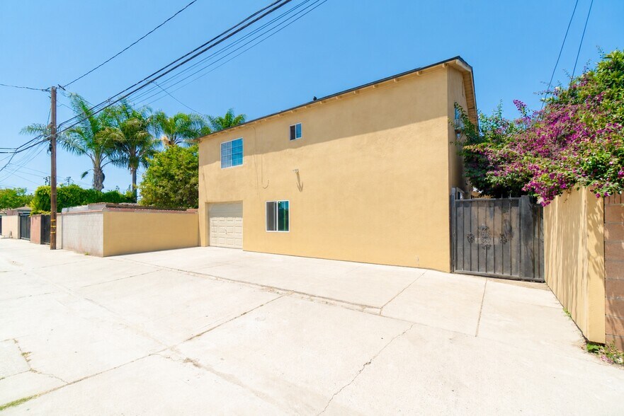 More Photos Of 1562 W 31st St, Long Beach Apartments For Sale