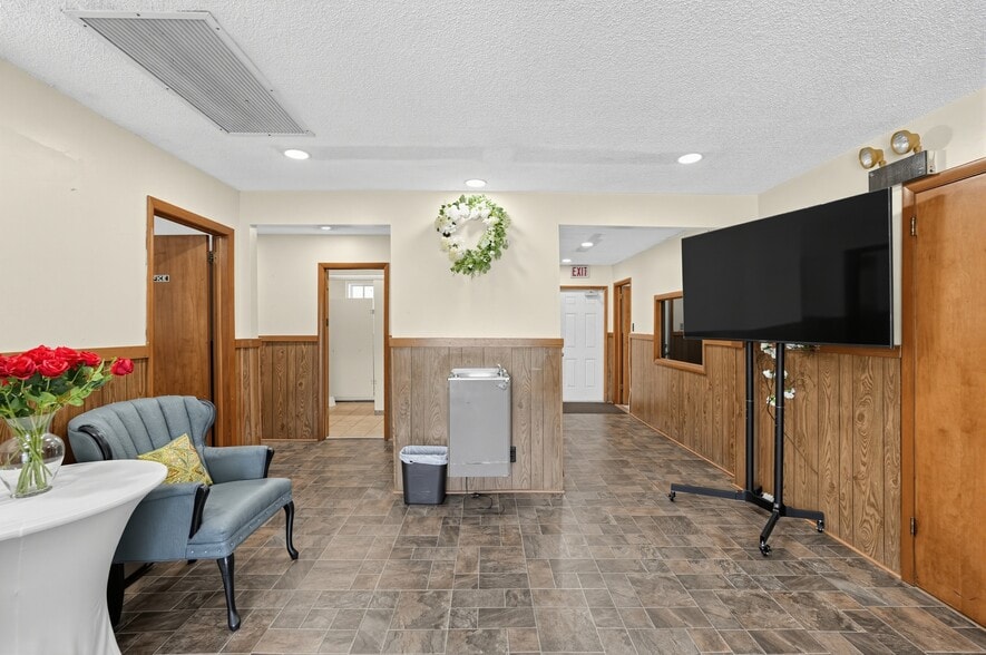 More Photos Of 1110 Coles Mill Rd, Williamstown Specialty For Sale