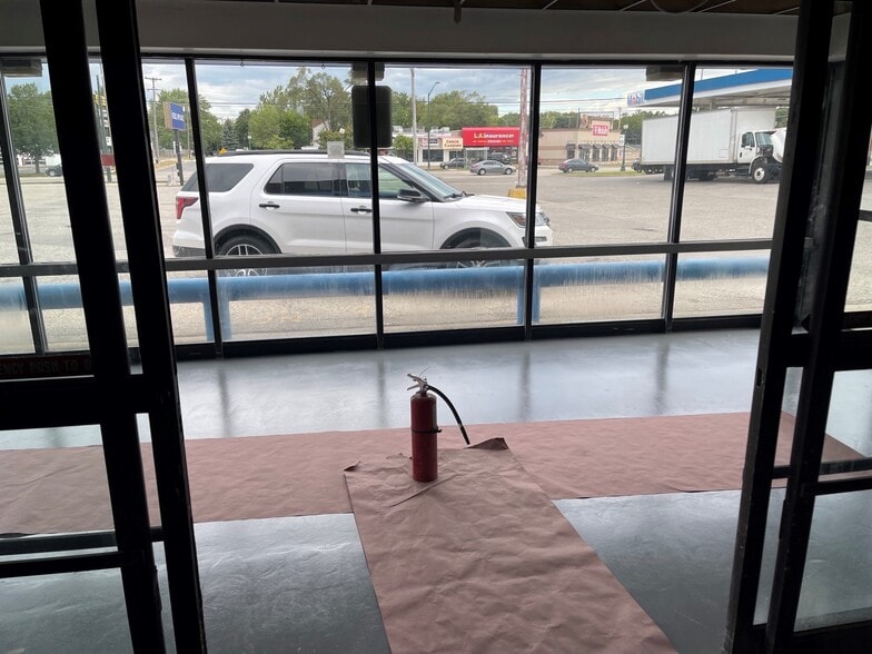 More Photos Of 830 28th St SW, Grand Rapids Freestanding For Lease