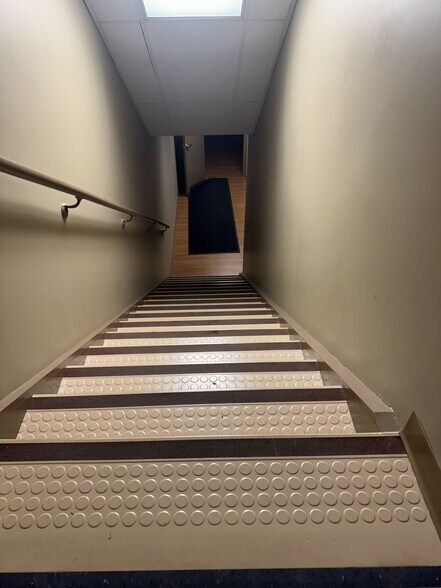 More Photos Of 2709 McGraw Dr, Bloomington Office Residential For Sale