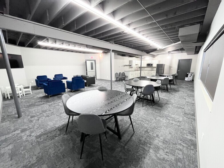 More Photos Of 2569 Romig Rd, Akron Office For Lease