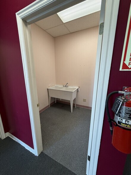 More Photos Of 3568 W 4800 S, Roy Office For Lease
