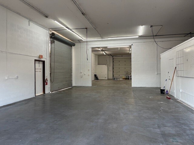 More Photos Of 1030 SE 12th Ct, Cape Coral Warehouse For Sale