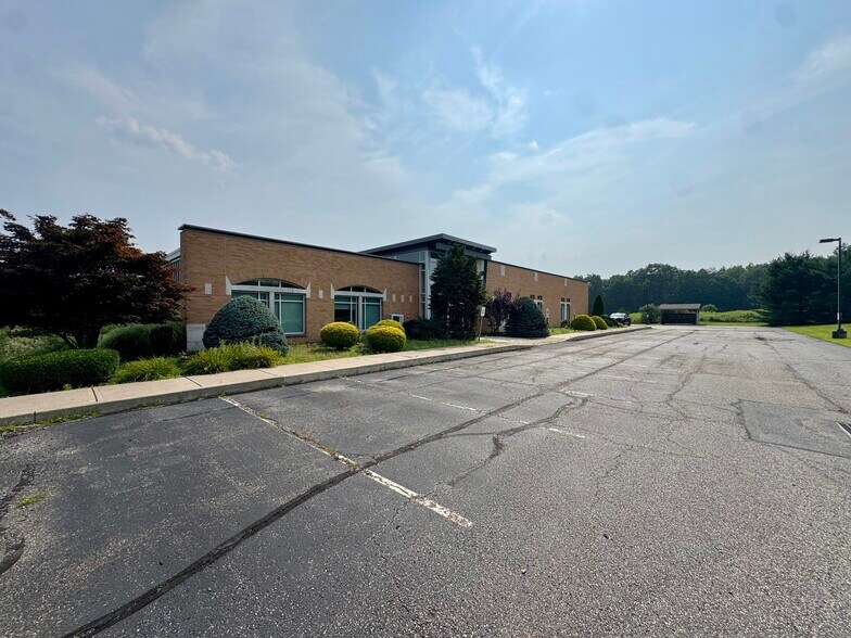 More Photos Of 10 Fox Run Rd, Drums Medical For Lease