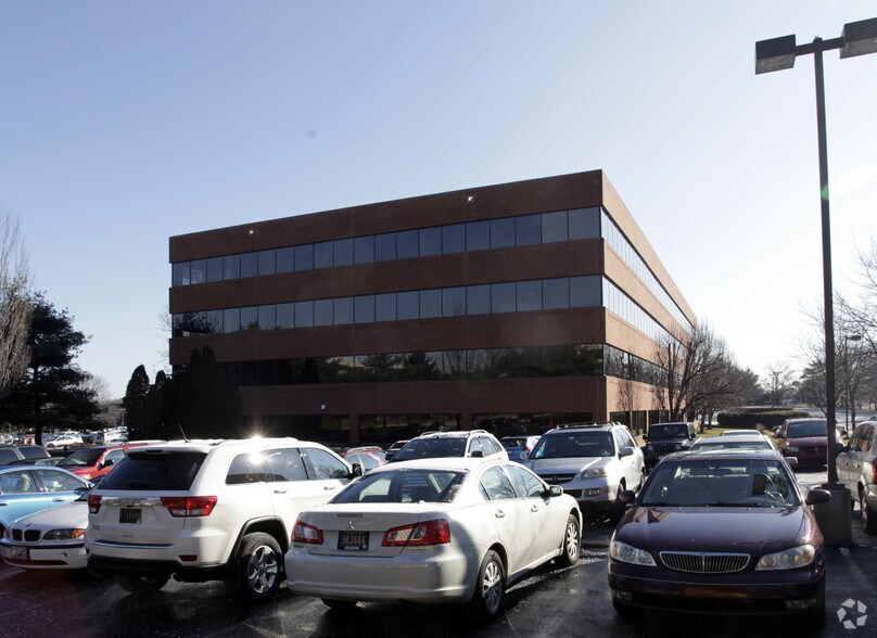 More Photos Of 200 Continental Dr, Newark Office For Lease