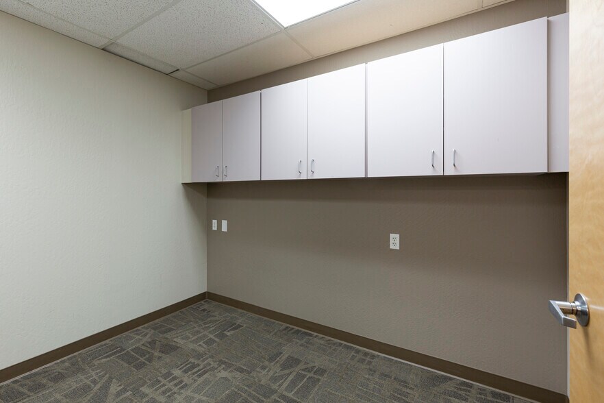 More Photos Of 1600 Creekside Dr, Folsom Medical For Lease