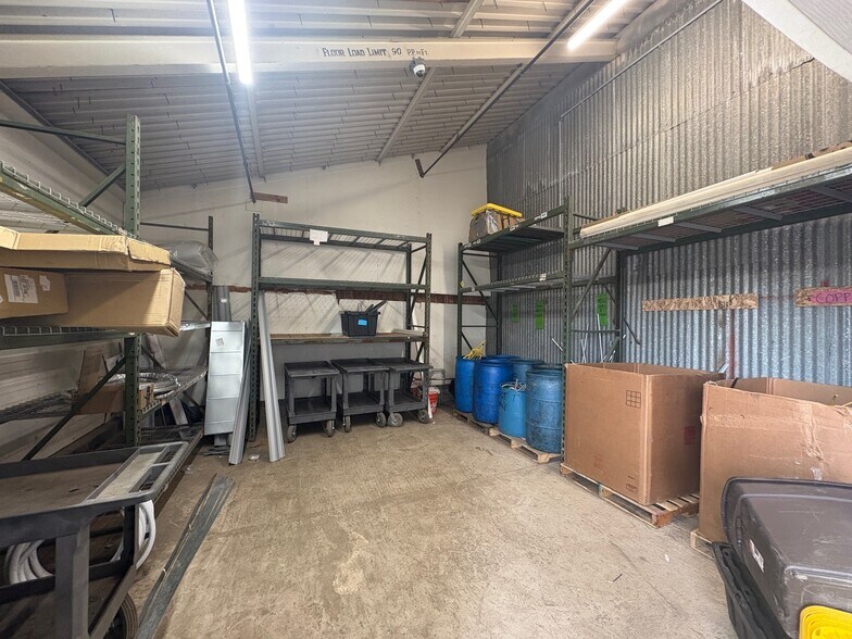 More Photos Of 10 Snow Canning Rd, Scarborough Manufacturing For Lease