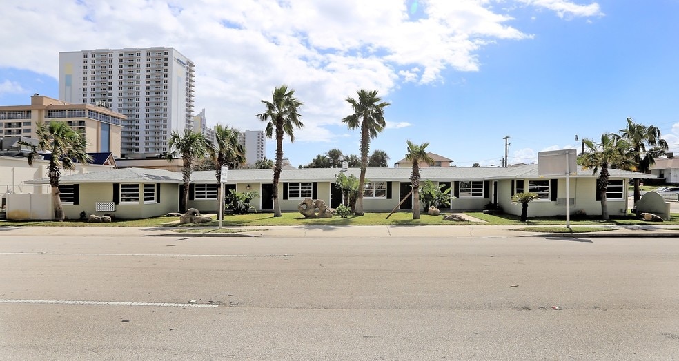 More Photos Of 600 Oakridge Blvd, Daytona Beach Apartments For Sale