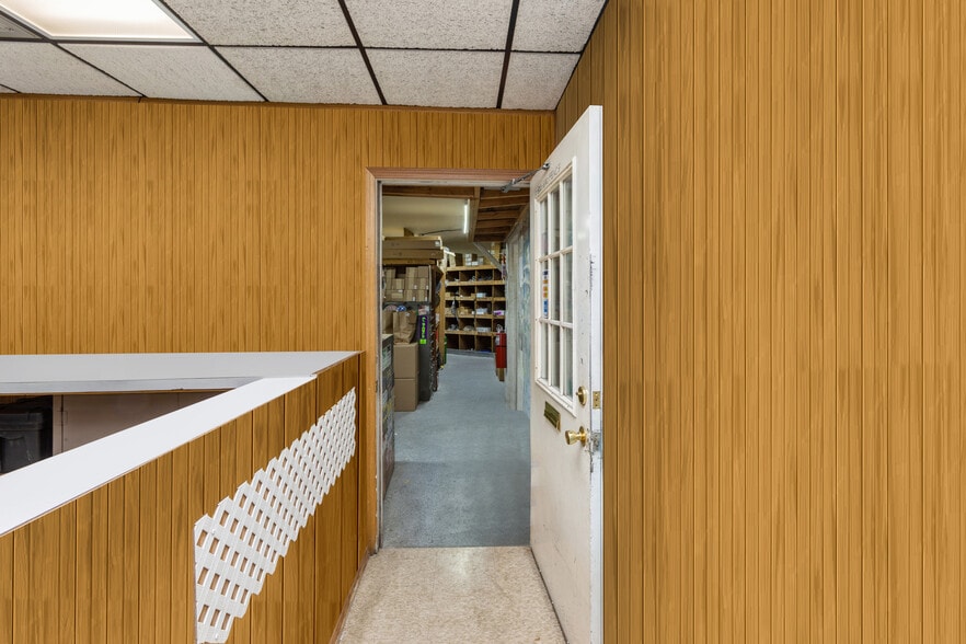 More Photos Of 138-27 247th St, Rosedale Showroom For Sale