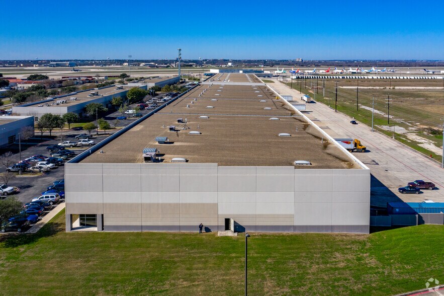 More Photos Of 913 Billy Mitchell Blvd, San Antonio Distribution For Lease