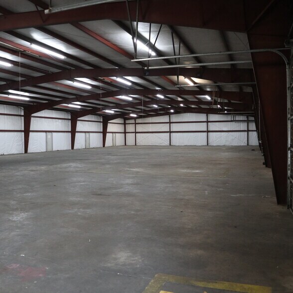 More Photos Of 800 Blountstown St, Tallahassee Warehouse For Lease