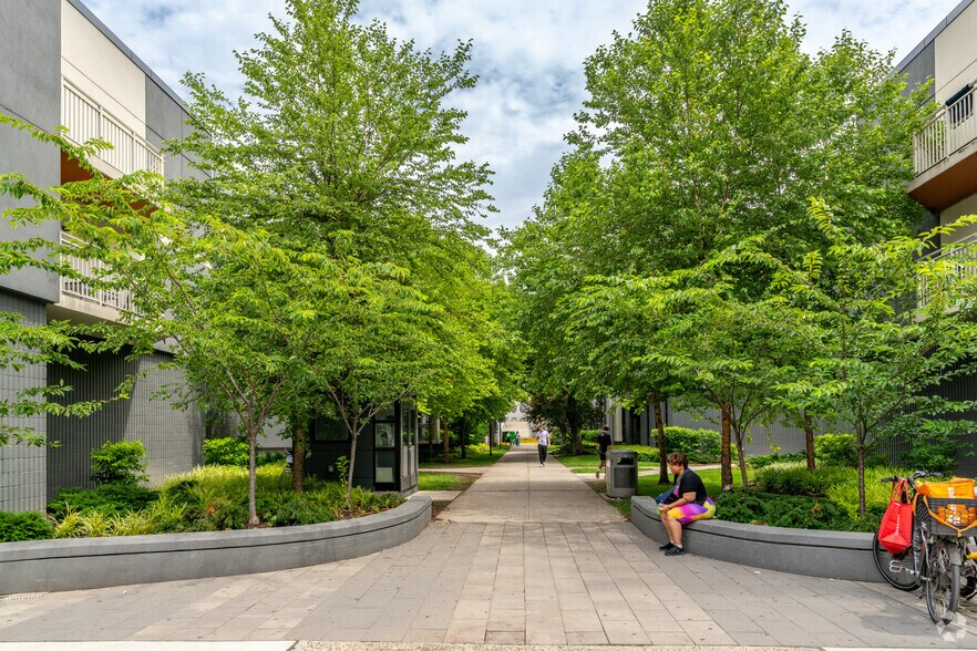 More Photos Of 1956 1st Ave, New York Apartments For Lease