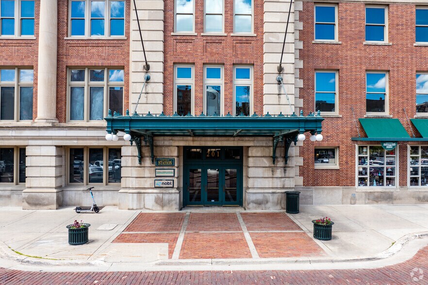 More Photos Of 201 N 7th St, Lincoln Office For Sale