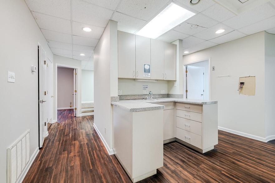 More Photos Of 11706 Mercy Blvd, Savannah Medical For Sale
