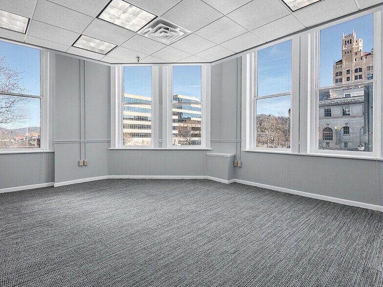 More Photos Of 9 SW Pack Sq, Asheville Office For Lease