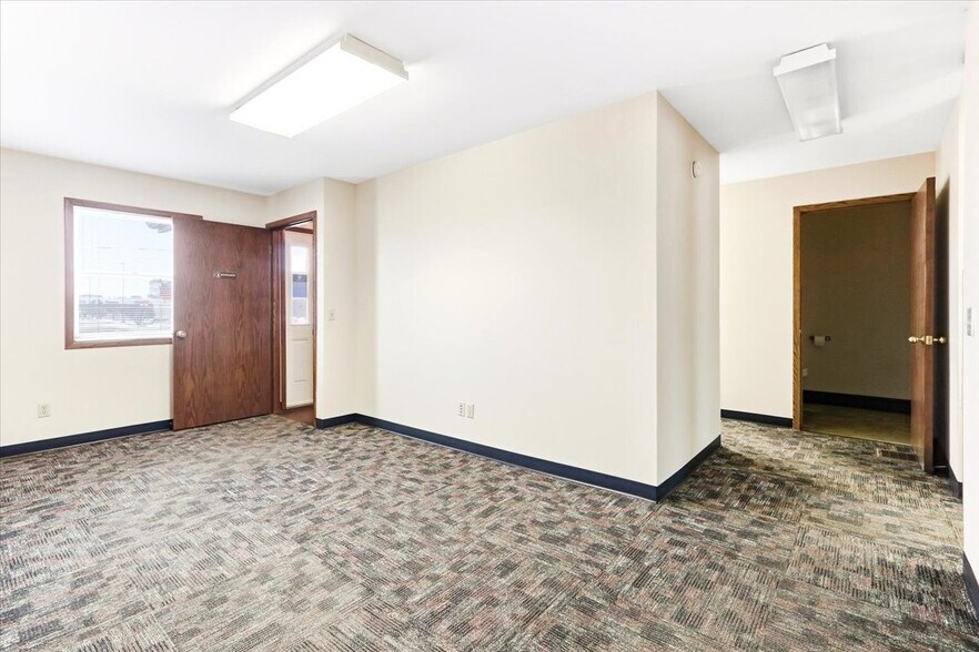 More Photos Of 1910 7th St S, Wisconsin Rapids Office For Sale