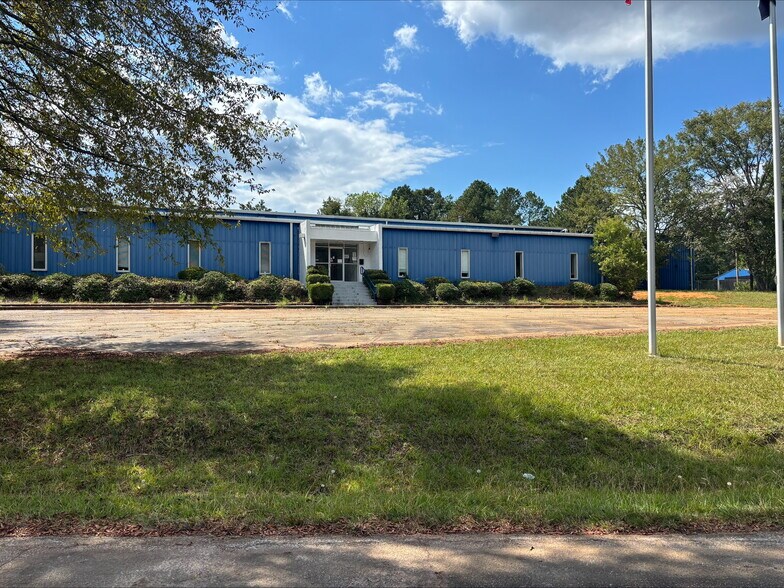 More Photos Of 200 Park Ave, Newberry Warehouse For Lease