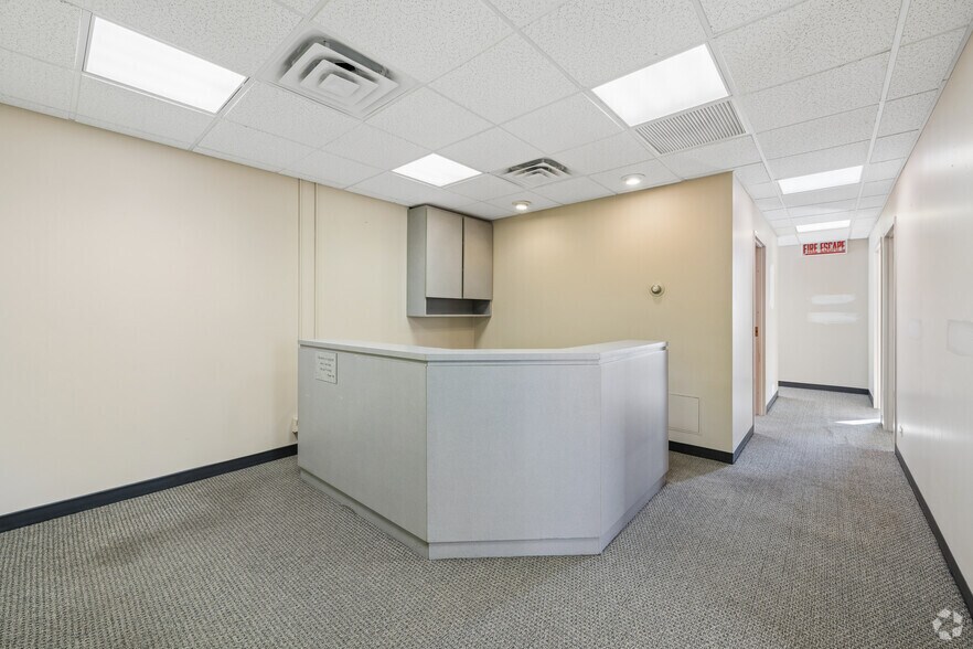 More Photos Of 111 N Wabash Ave, Chicago Office For Sale