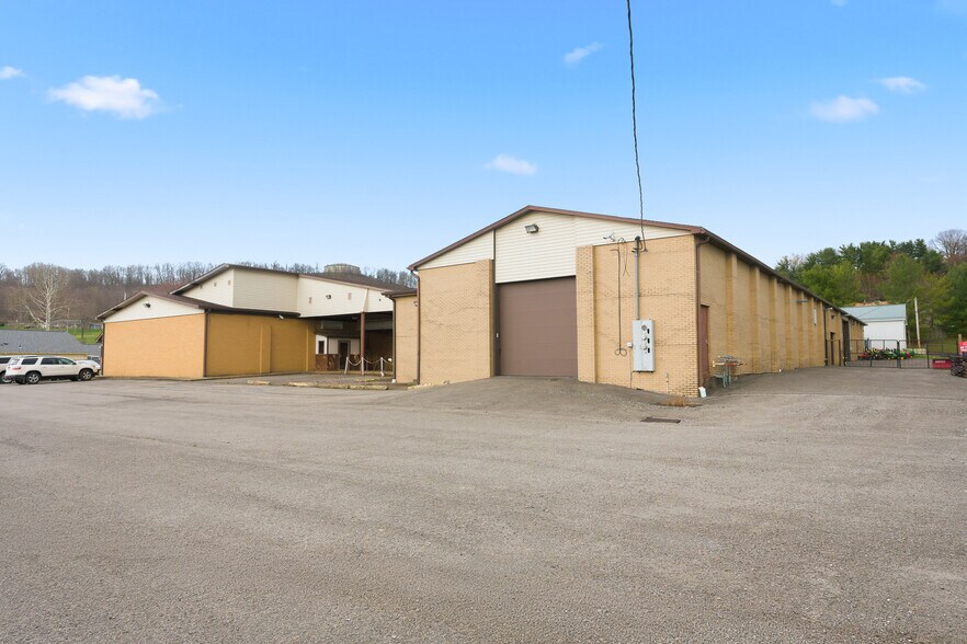 More Photos Of 1117 Willow Dr, Waynesburg Warehouse For Sale