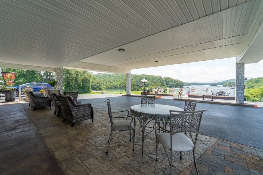 More Photos Of 40 Chatuge Ln, Hayesville Hotel For Sale