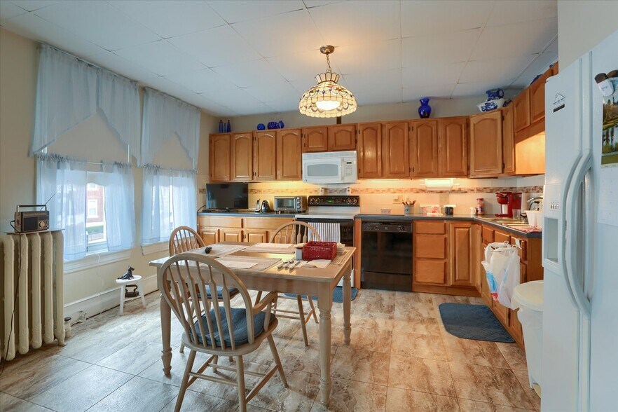 More Photos Of 3 S Market St, Shamokin Flex For Sale