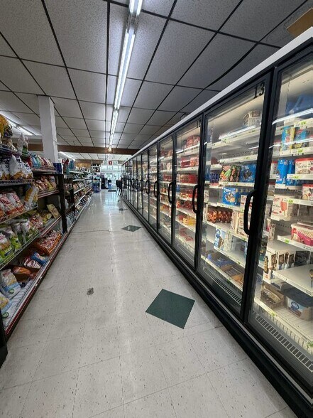 More Photos Of 103 W 2nd St N, Wright City General Retail For Sale