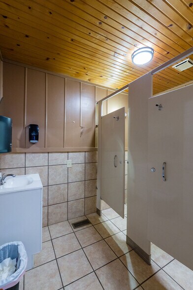 More Photos Of 48 Little Missouri Rd, Jane Restaurant For Sale