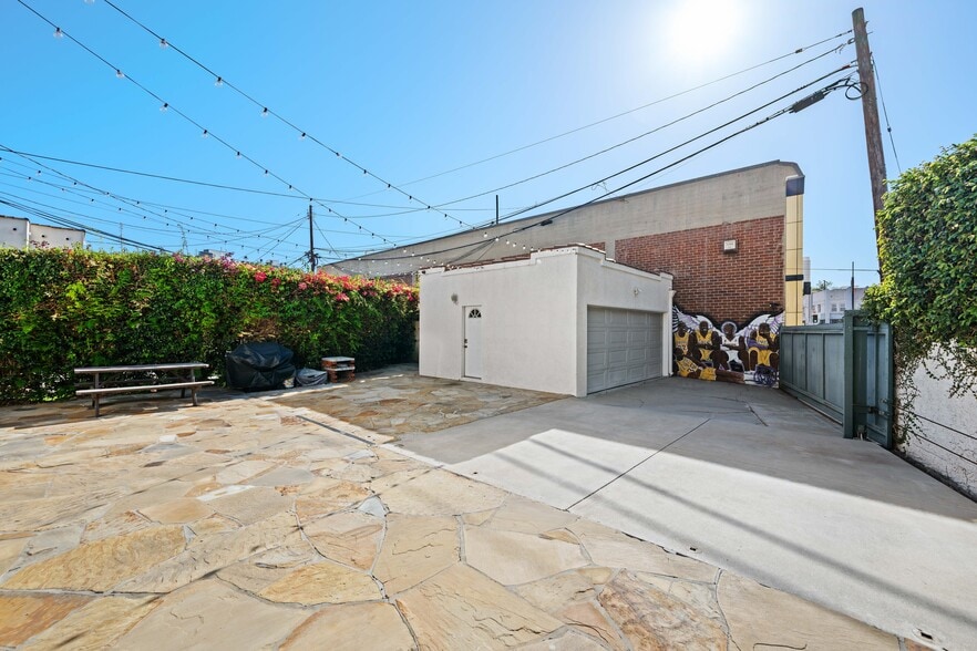 More Photos Of 803 S Sycamore Ave, Los Angeles Multifamily For Sale