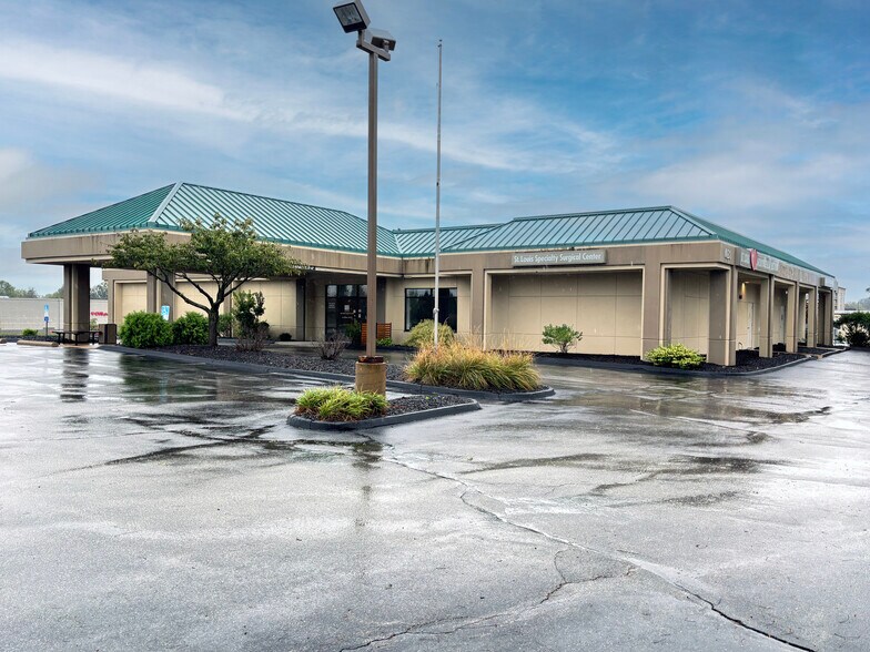 Primary Photo Of 1028-1030 S Kirkwood Rd, Kirkwood Medical For Lease