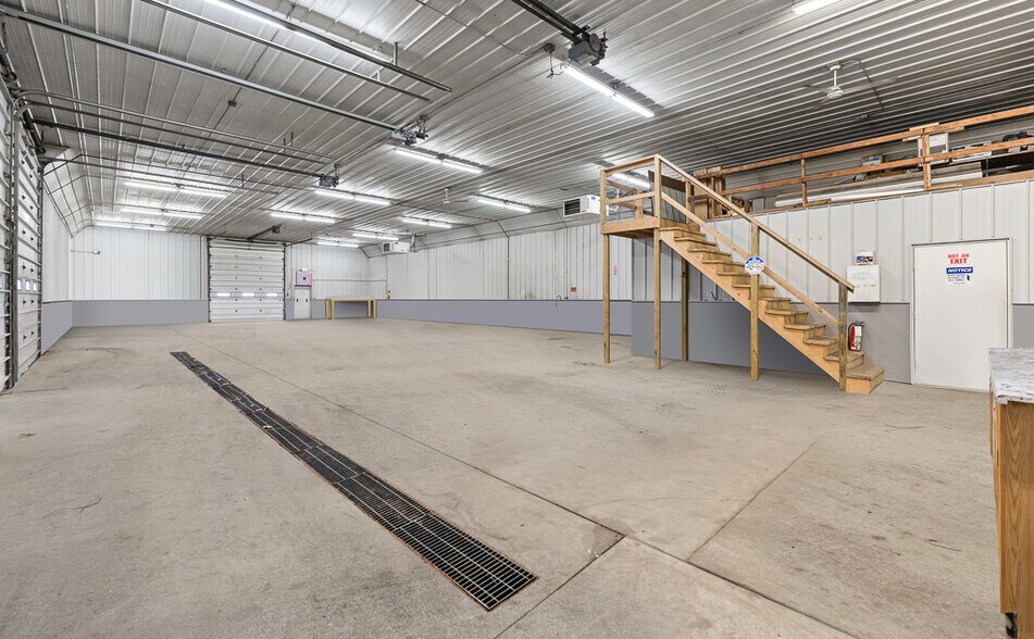 More Photos Of 8620 Algoma Ave NE, Rockford Warehouse For Sale