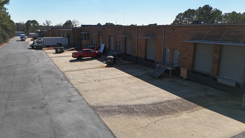 More Photos Of 2500 Park Central Blvd, Decatur Distribution For Lease