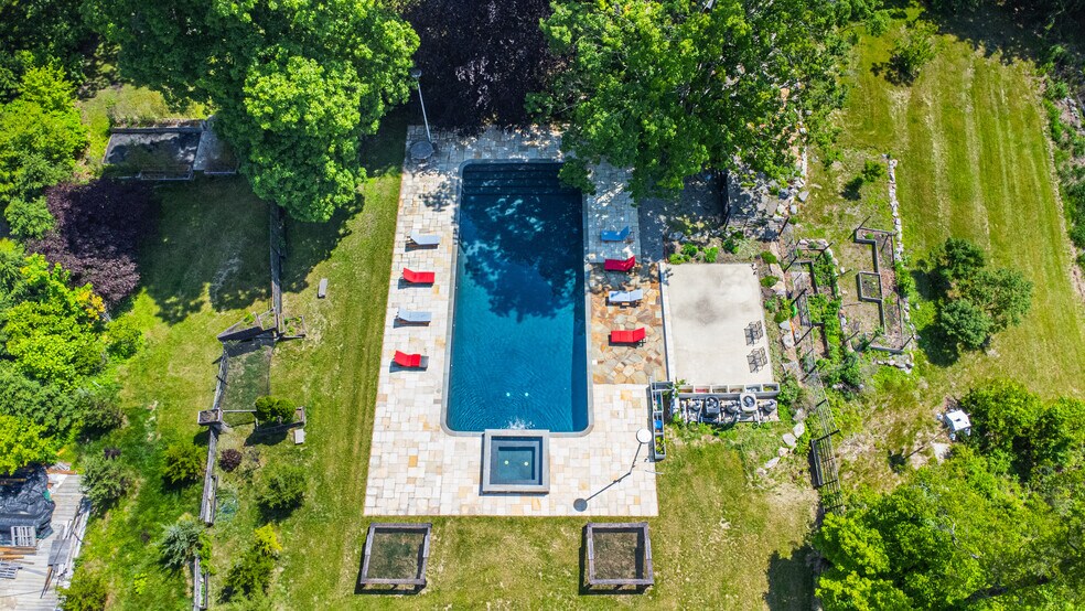 More Photos Of 62 Mount Pleasant Rd, Columbia Specialty For Sale